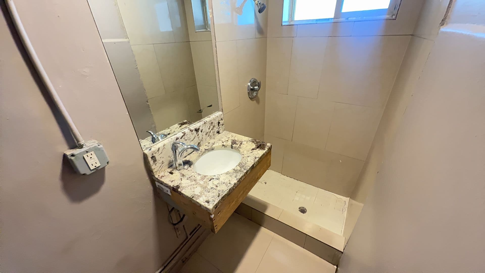 Madras Apartment: 171 SW C Street #7