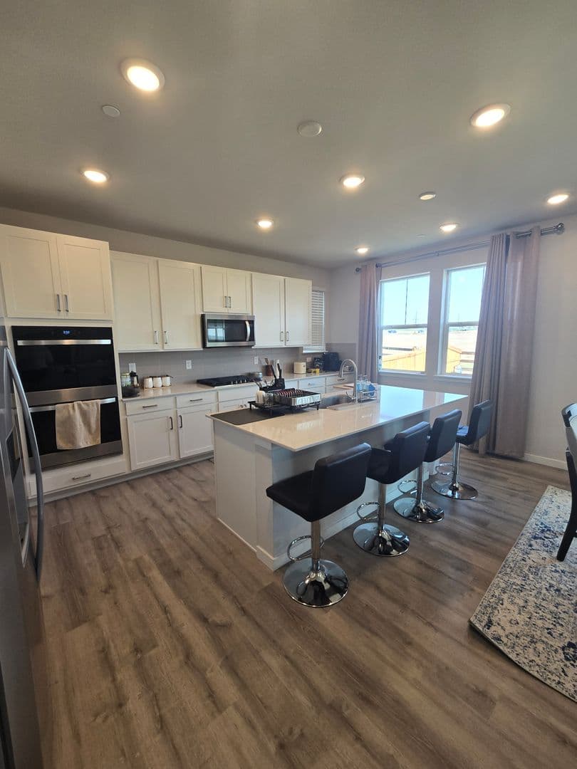 Erie House: 1431 Loraine Cir N