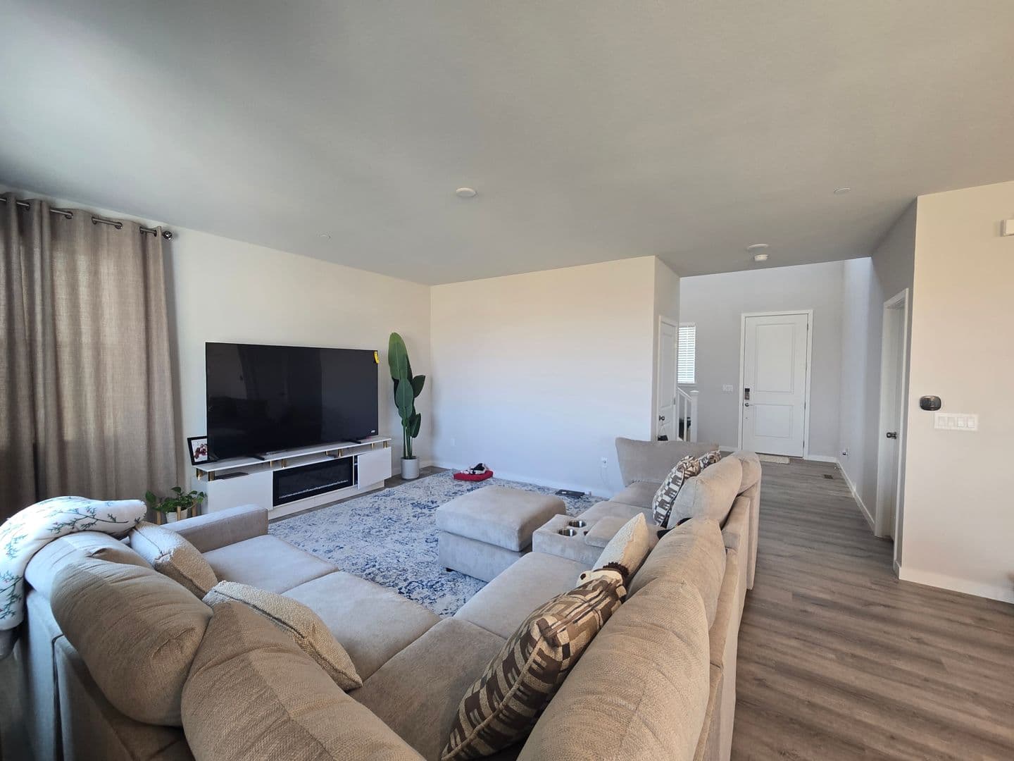 Erie House: 1431 Loraine Cir N