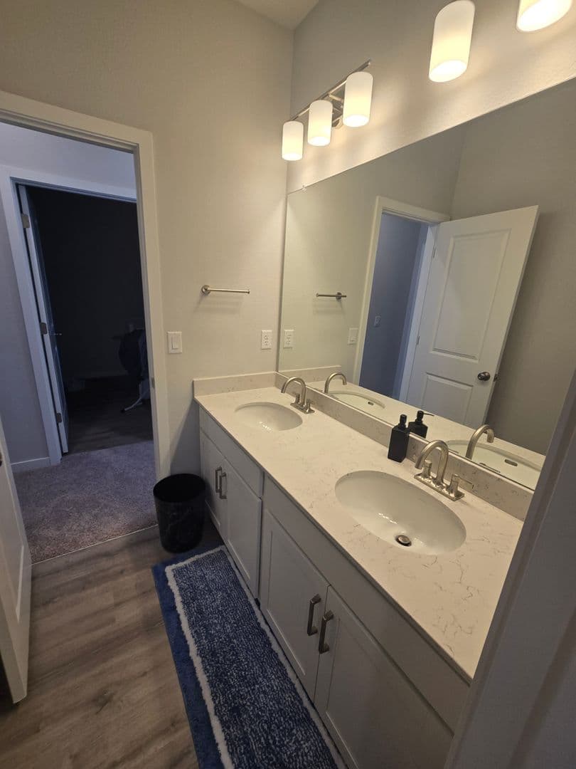 Erie House: 1431 Loraine Cir N