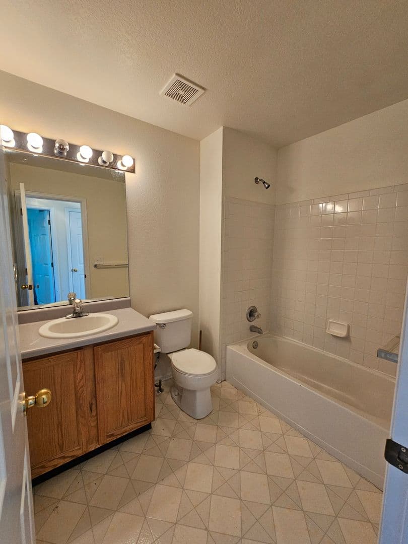 Broomfield House: 12236 Utica St