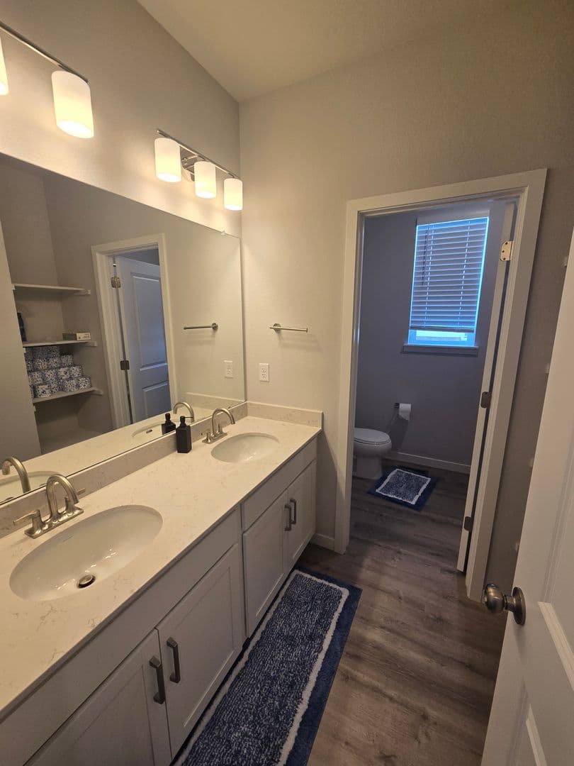Erie House: 1431 Loraine Cir N