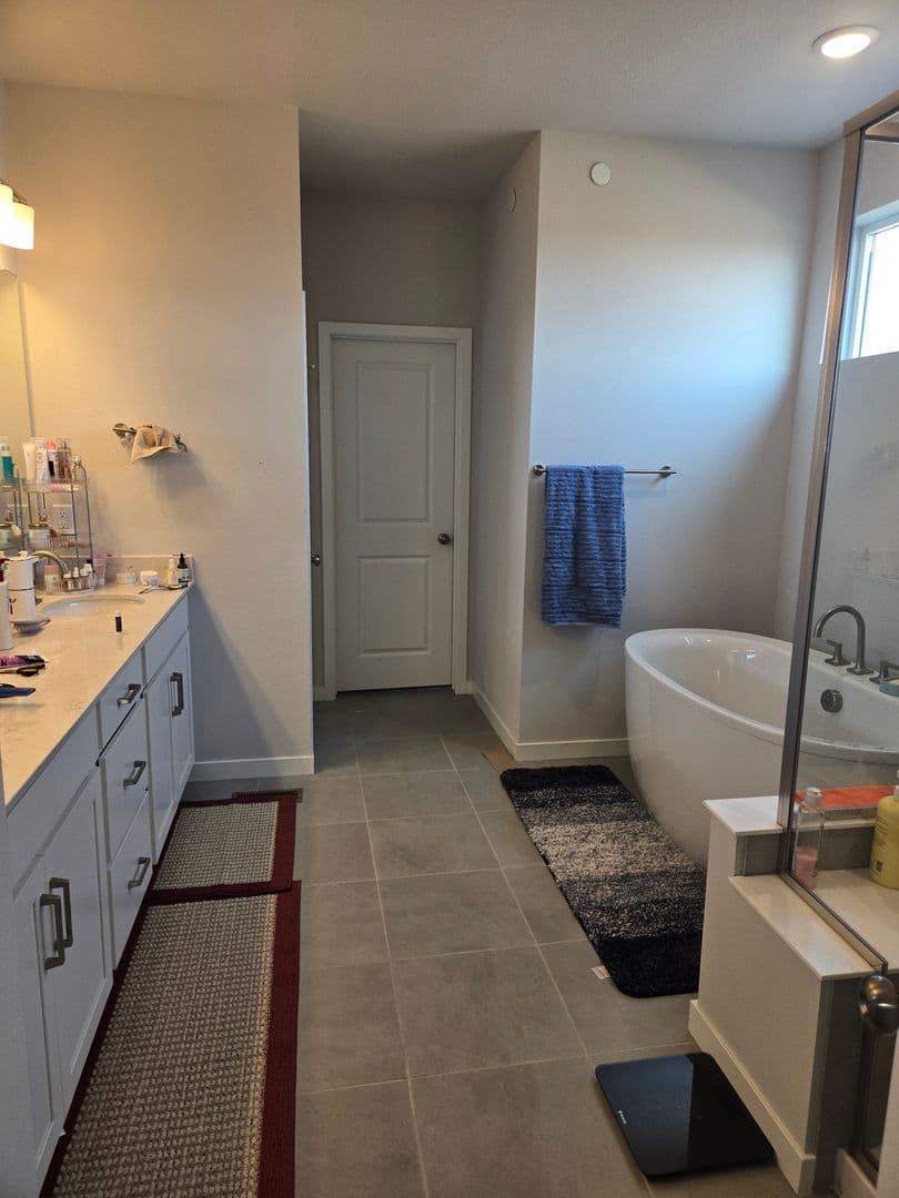 Erie House: 1431 Loraine Cir N