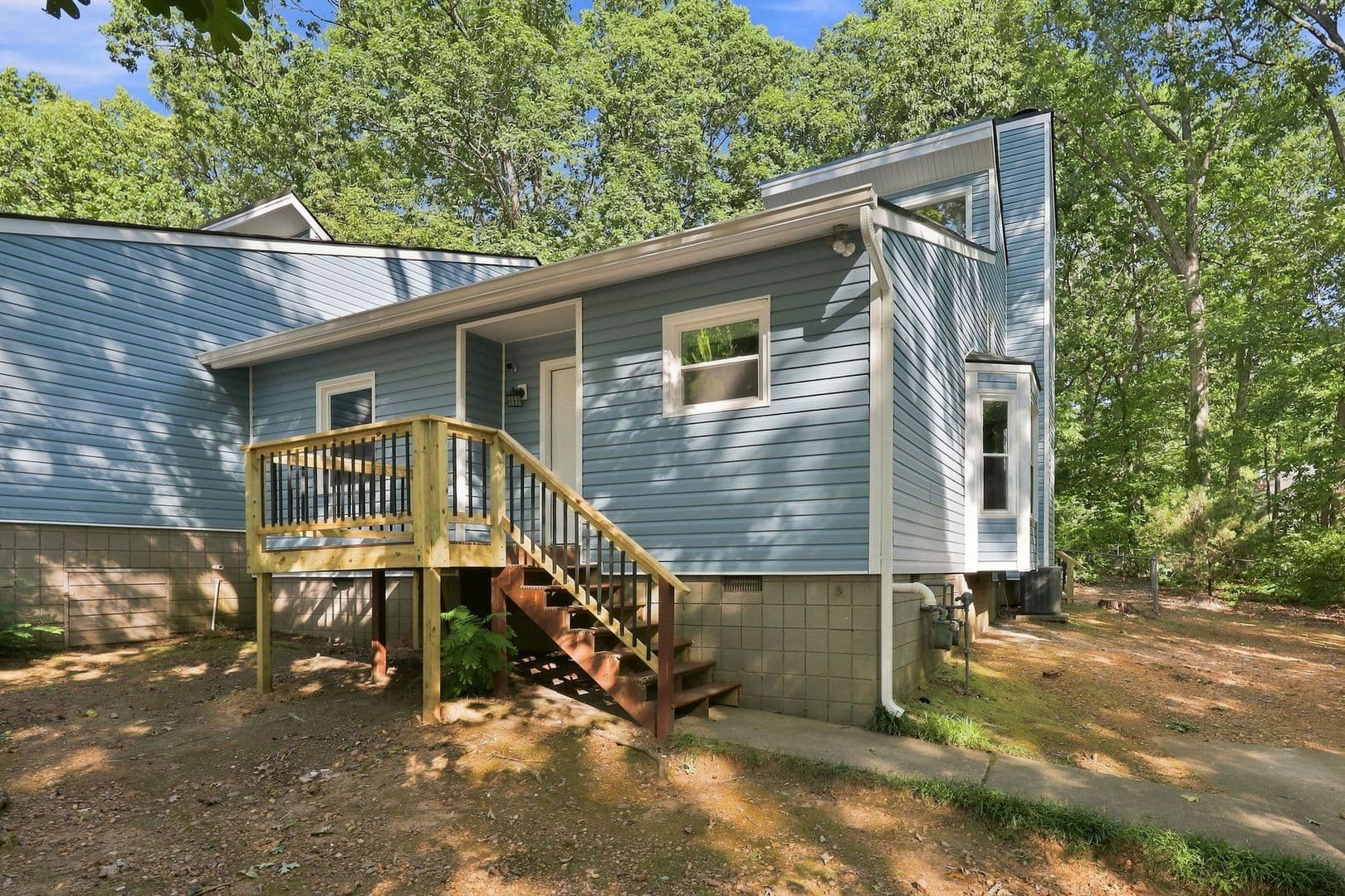 Raleigh House: 4011 Arckelton Dr.