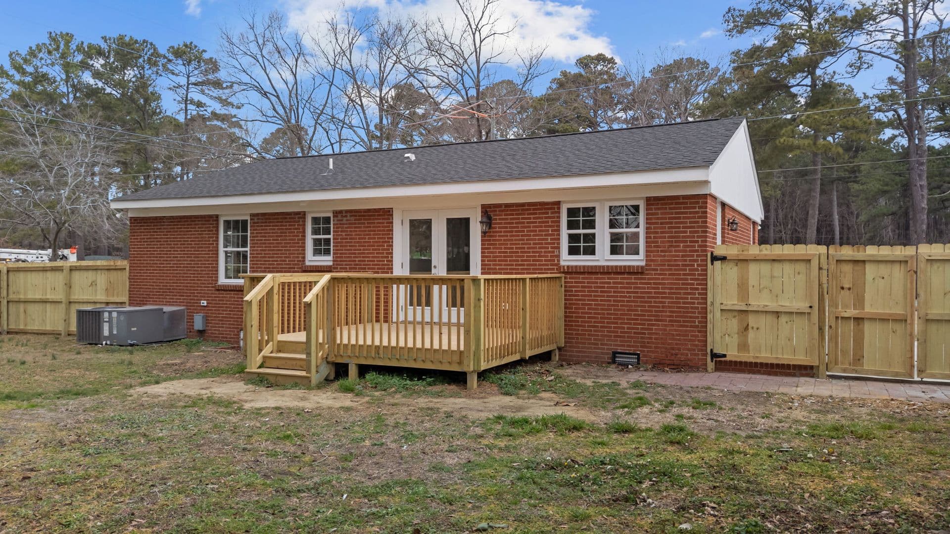 Smithfield House: 105 Shady Lane Dr.