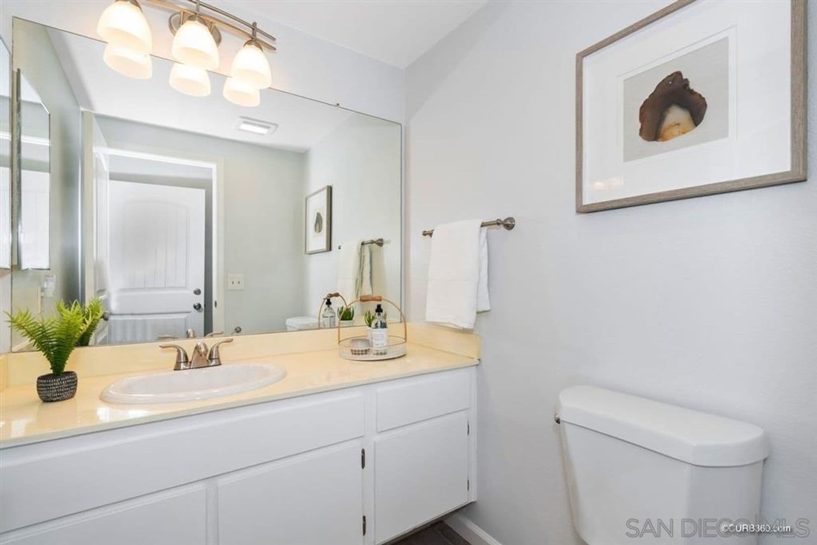 Santee House: 10351 Cadwell Rd