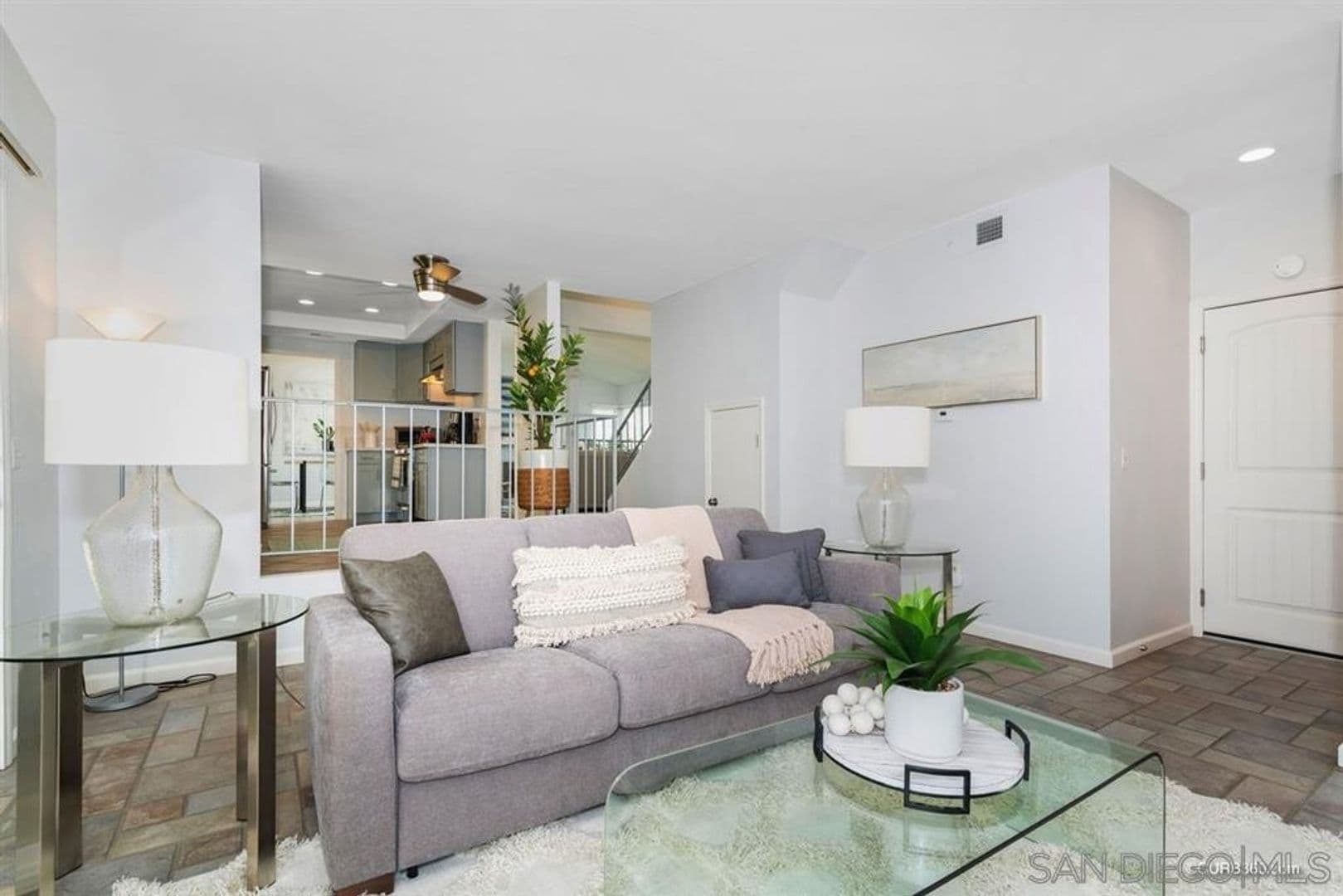 Santee House: 10351 Cadwell Rd