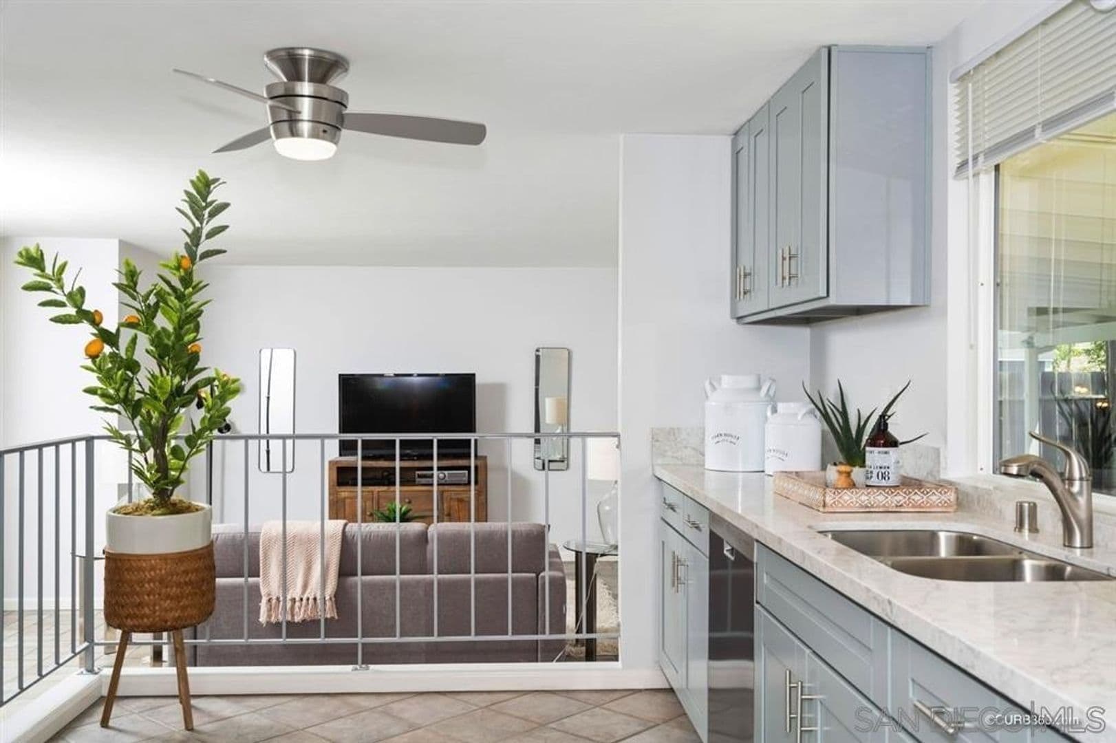 Santee House: 10351 Cadwell Rd
