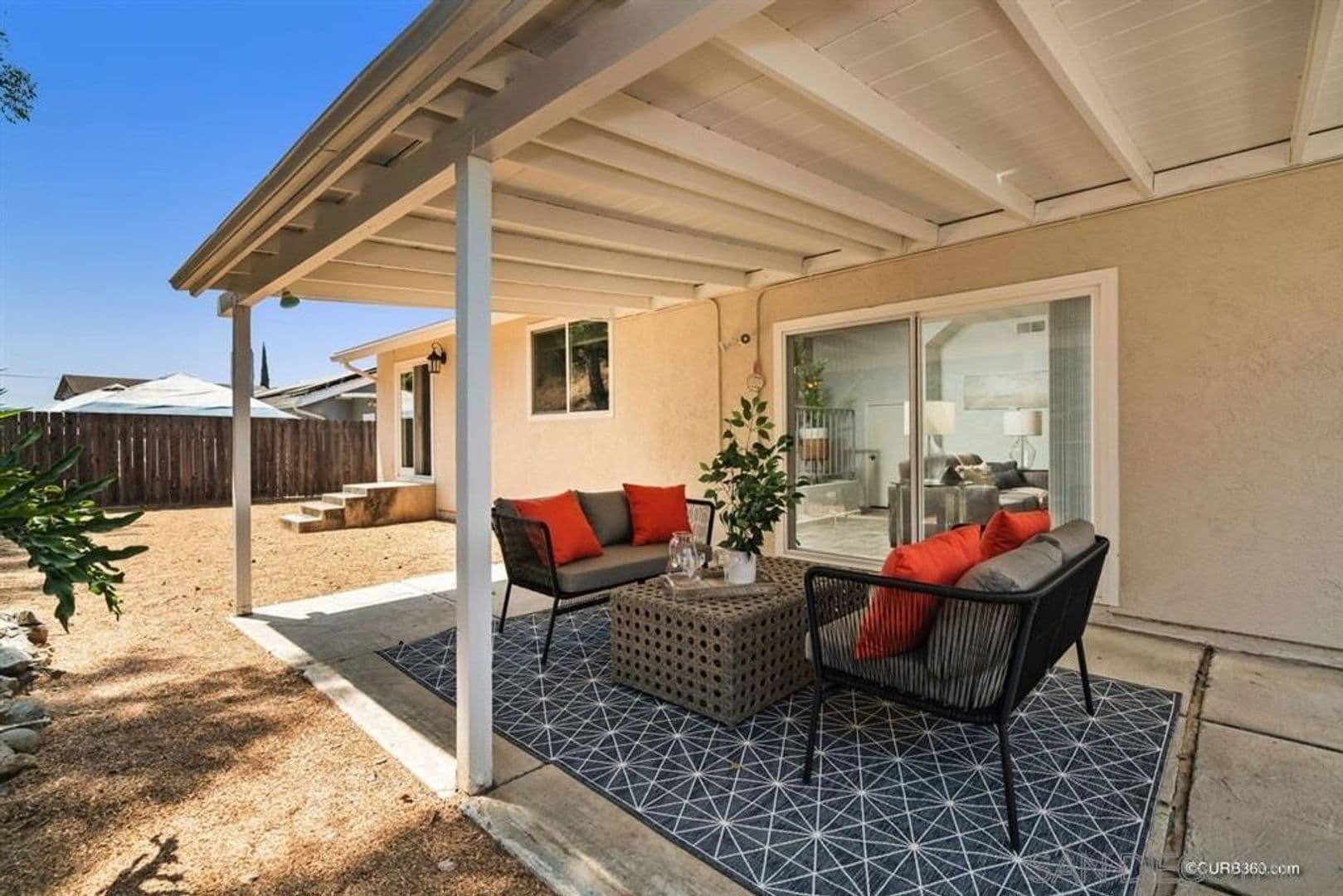 Santee House: 10351 Cadwell Rd