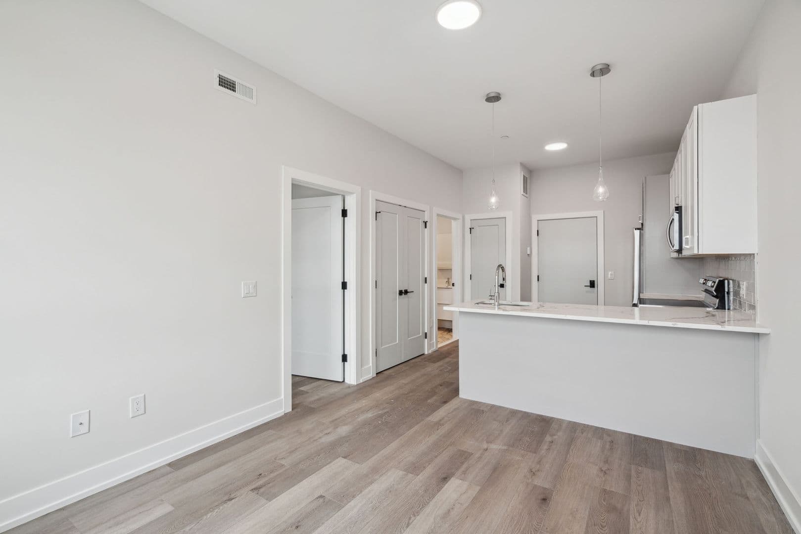 Philadelphia Apartment: 342 W Girard Ave