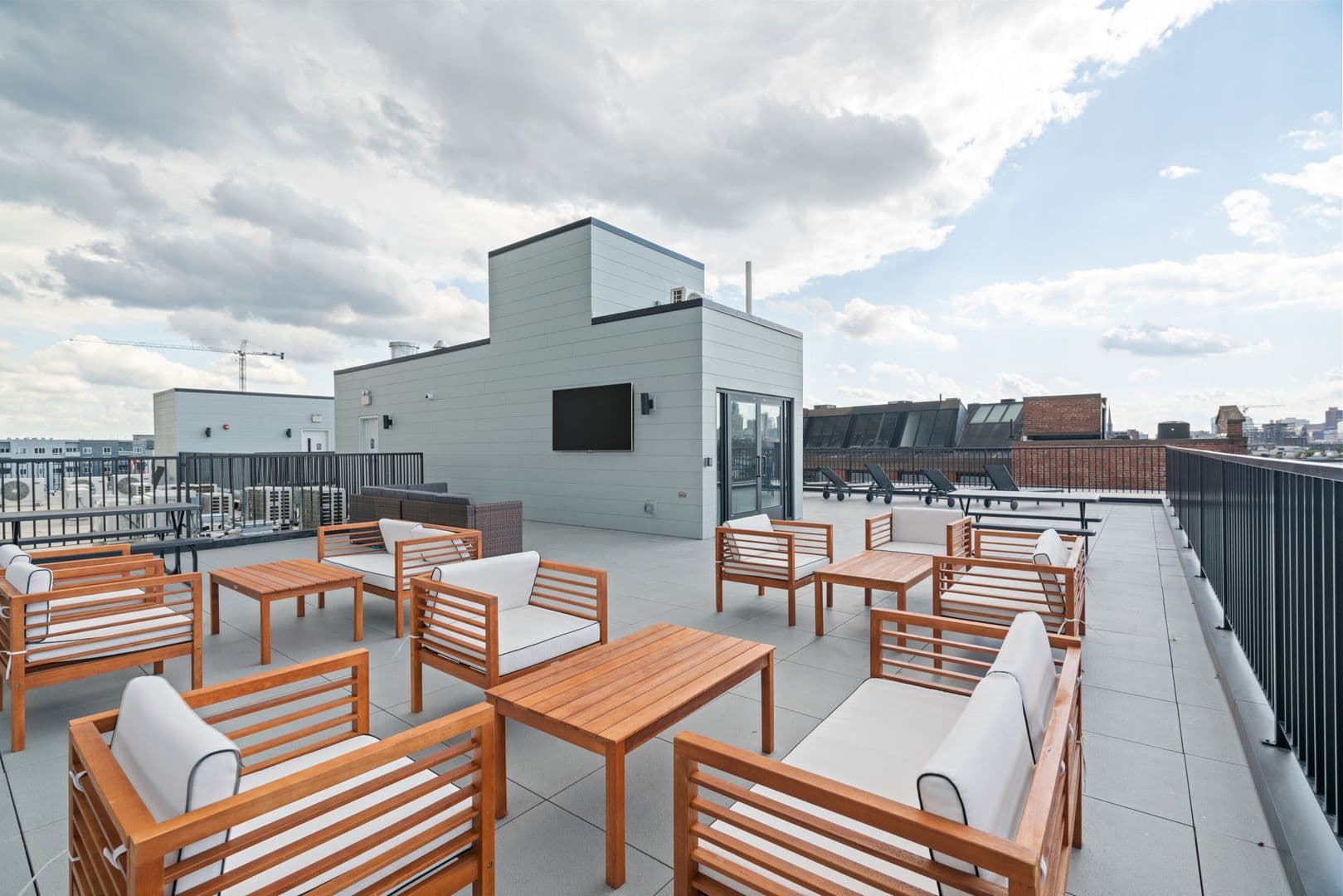 Philadelphia Apartment: 342 W Girard Ave