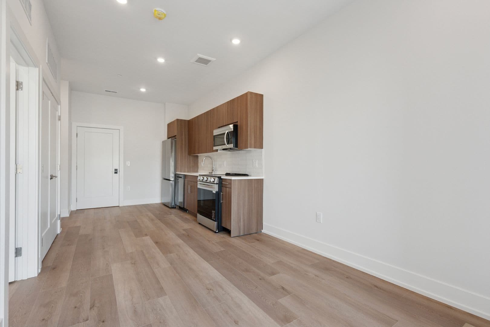 Philadelphia Apartment: 130 W Girard Avenue