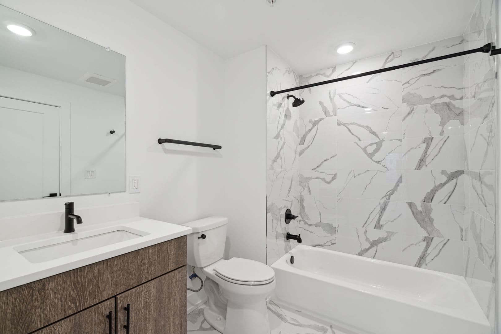 Philadelphia Apartment: 901 Leland Street