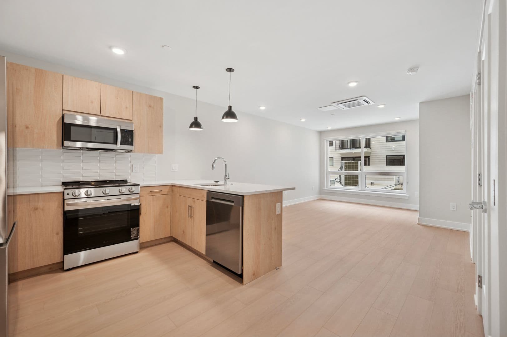 Philadelphia Apartment: 922 N Broad Street