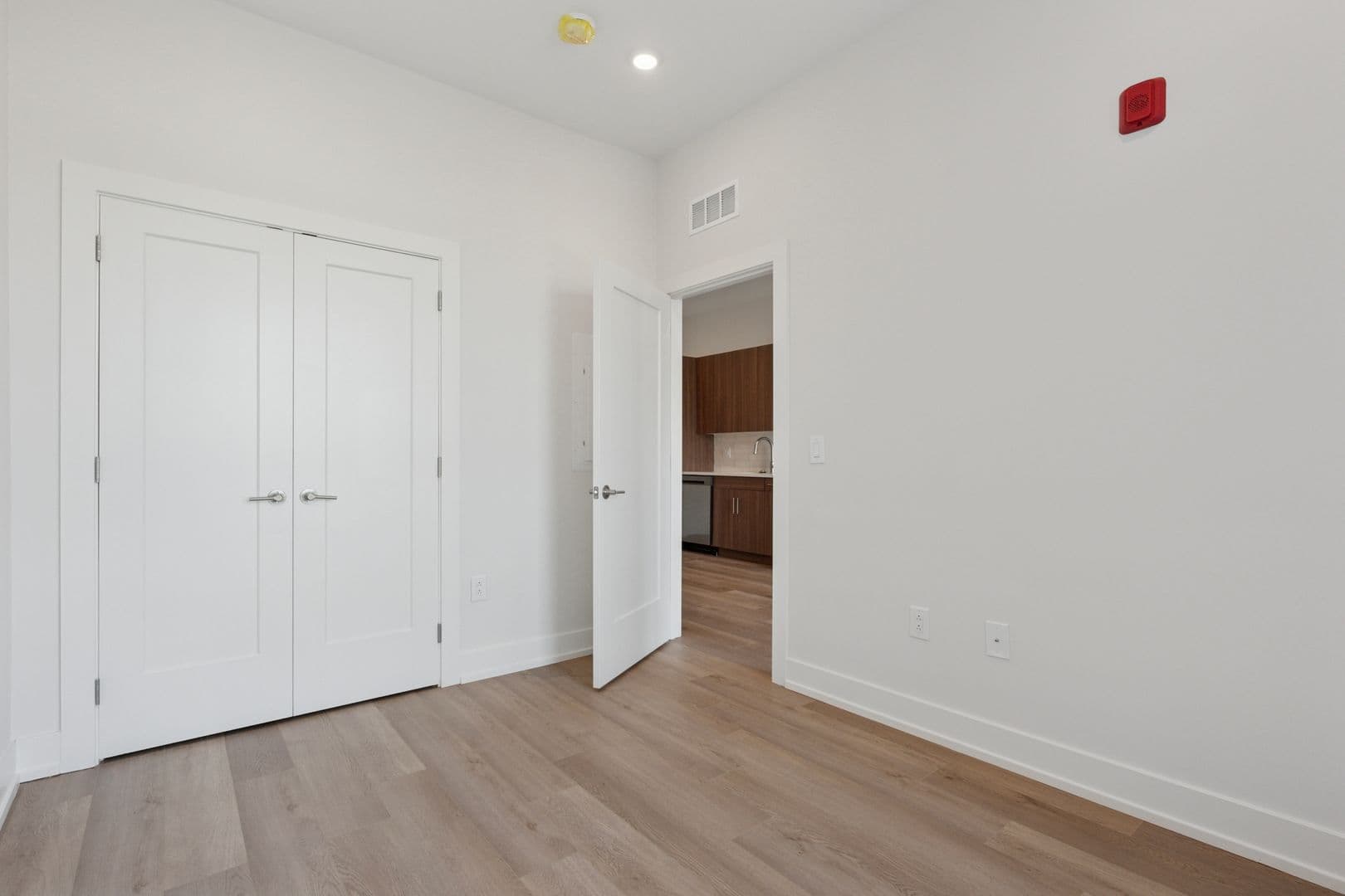 Philadelphia Apartment: 130 W Girard Avenue
