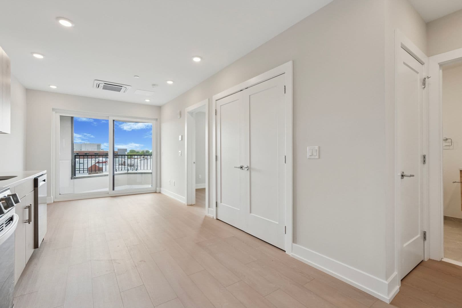 Philadelphia Apartment: 922 N Broad Street