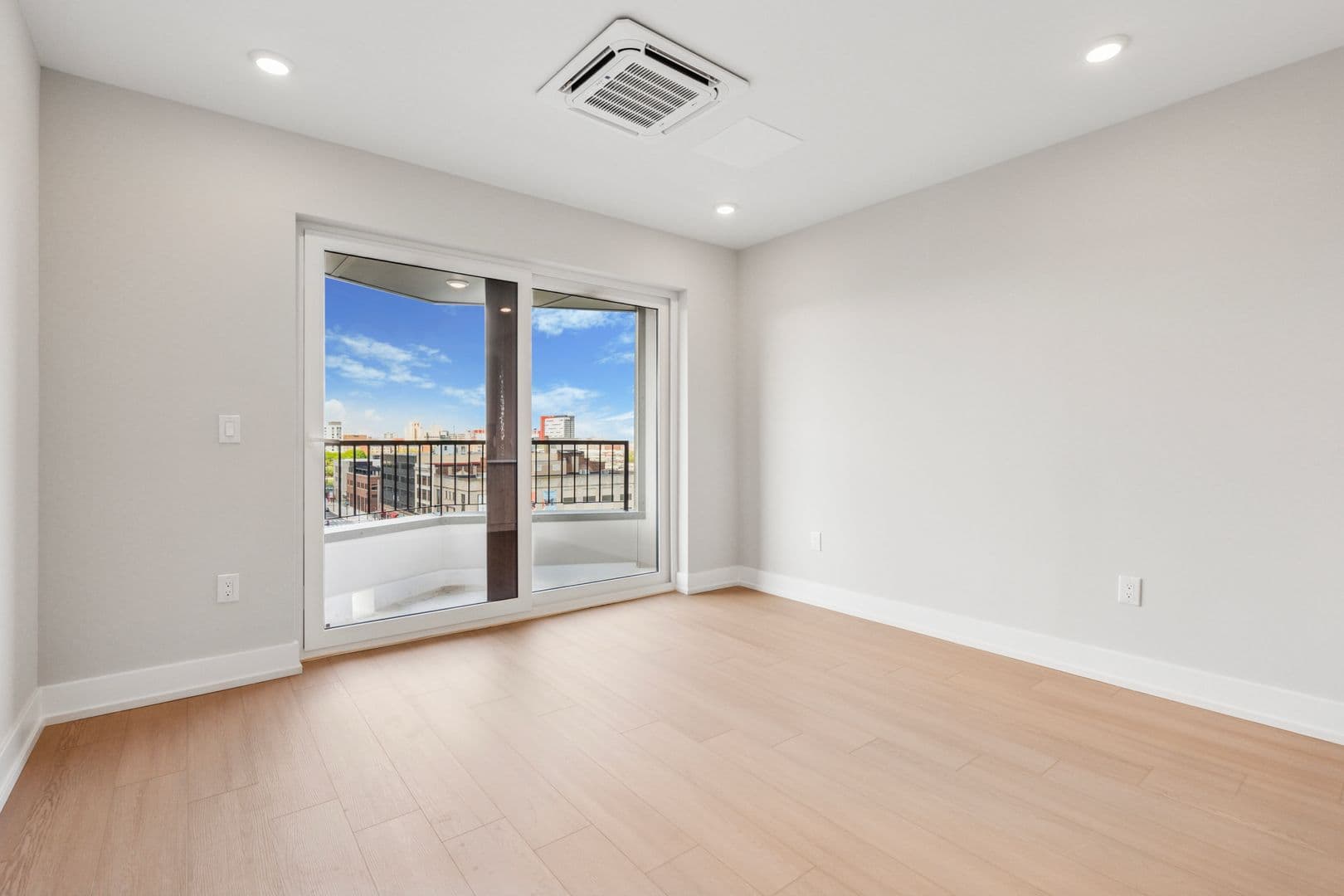 Philadelphia Apartment: 922 N Broad Street