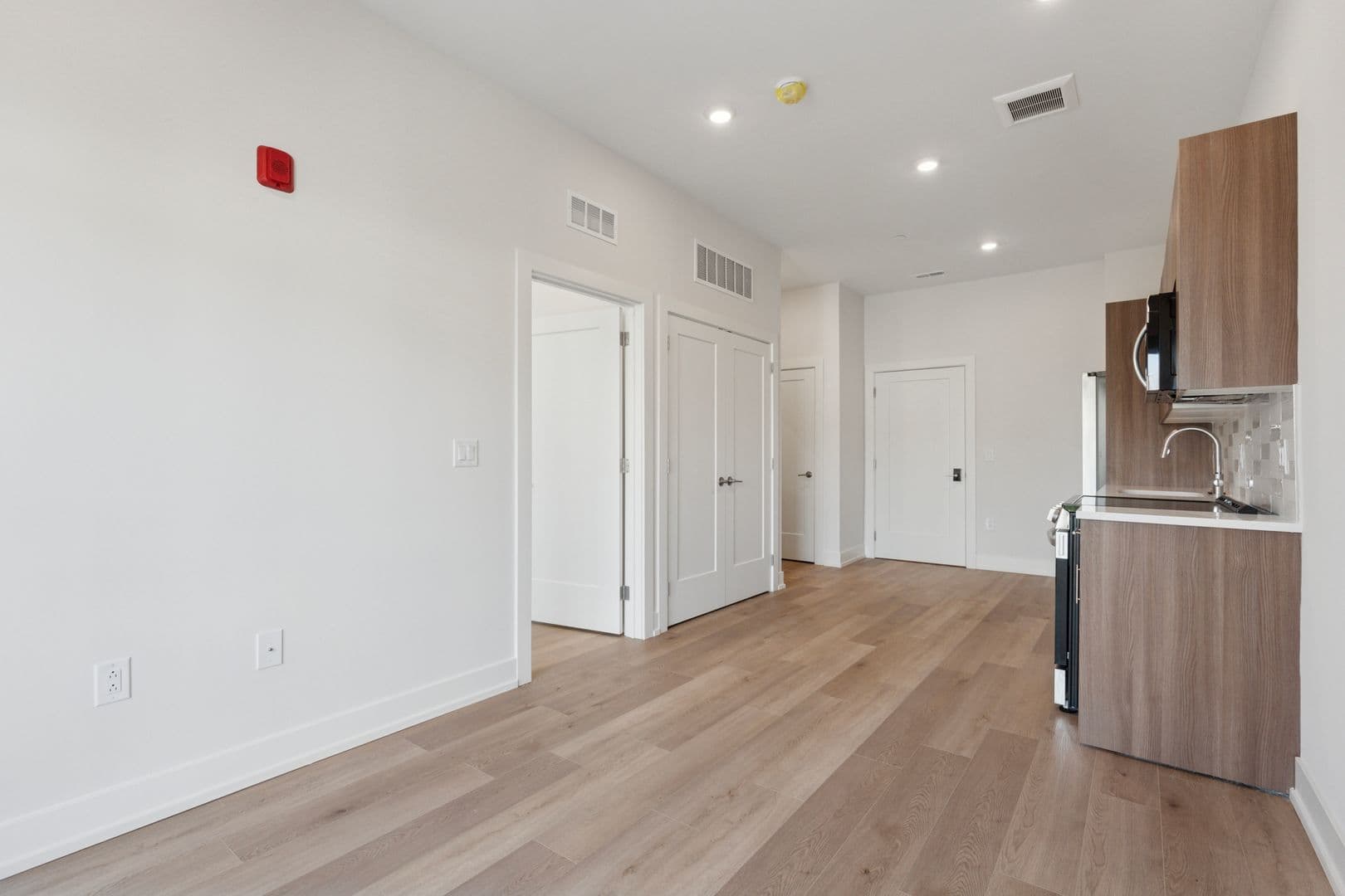 Philadelphia Apartment: 130 W Girard Avenue
