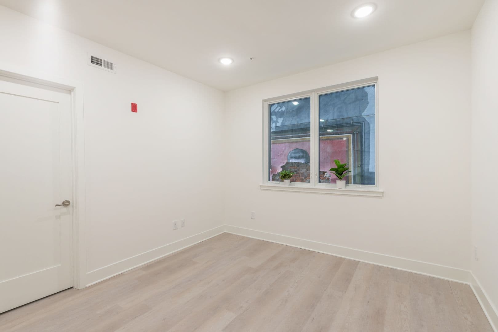 Philadelphia Apartment: 833 Wharton Street