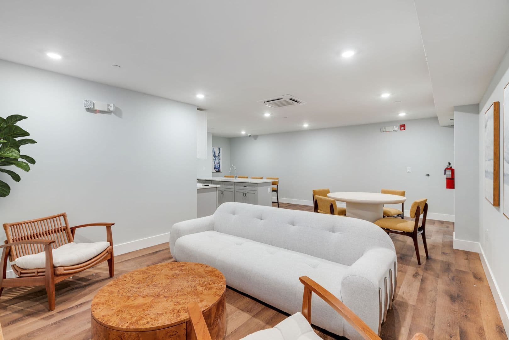 Philadelphia Apartment: 342 W Girard Ave
