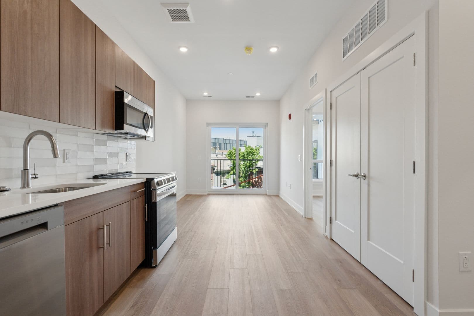 Philadelphia Apartment: 130 W Girard Avenue