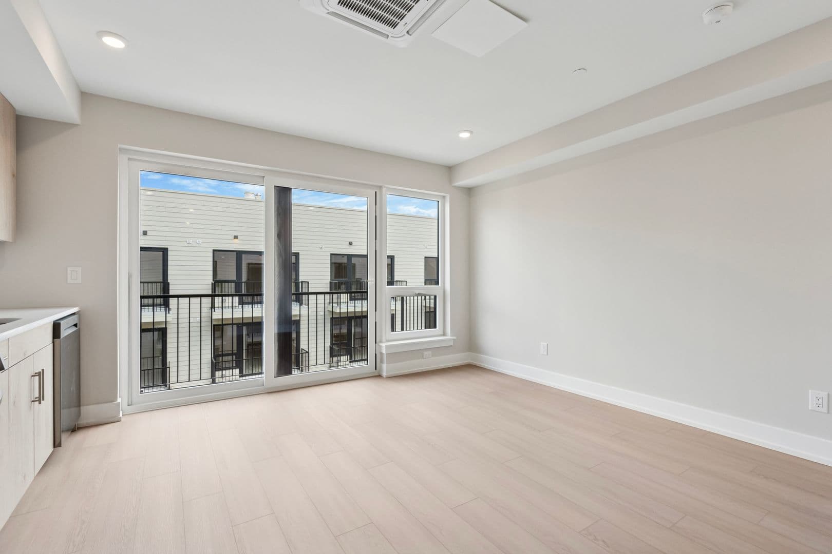 Philadelphia Apartment: 922 N Broad Street