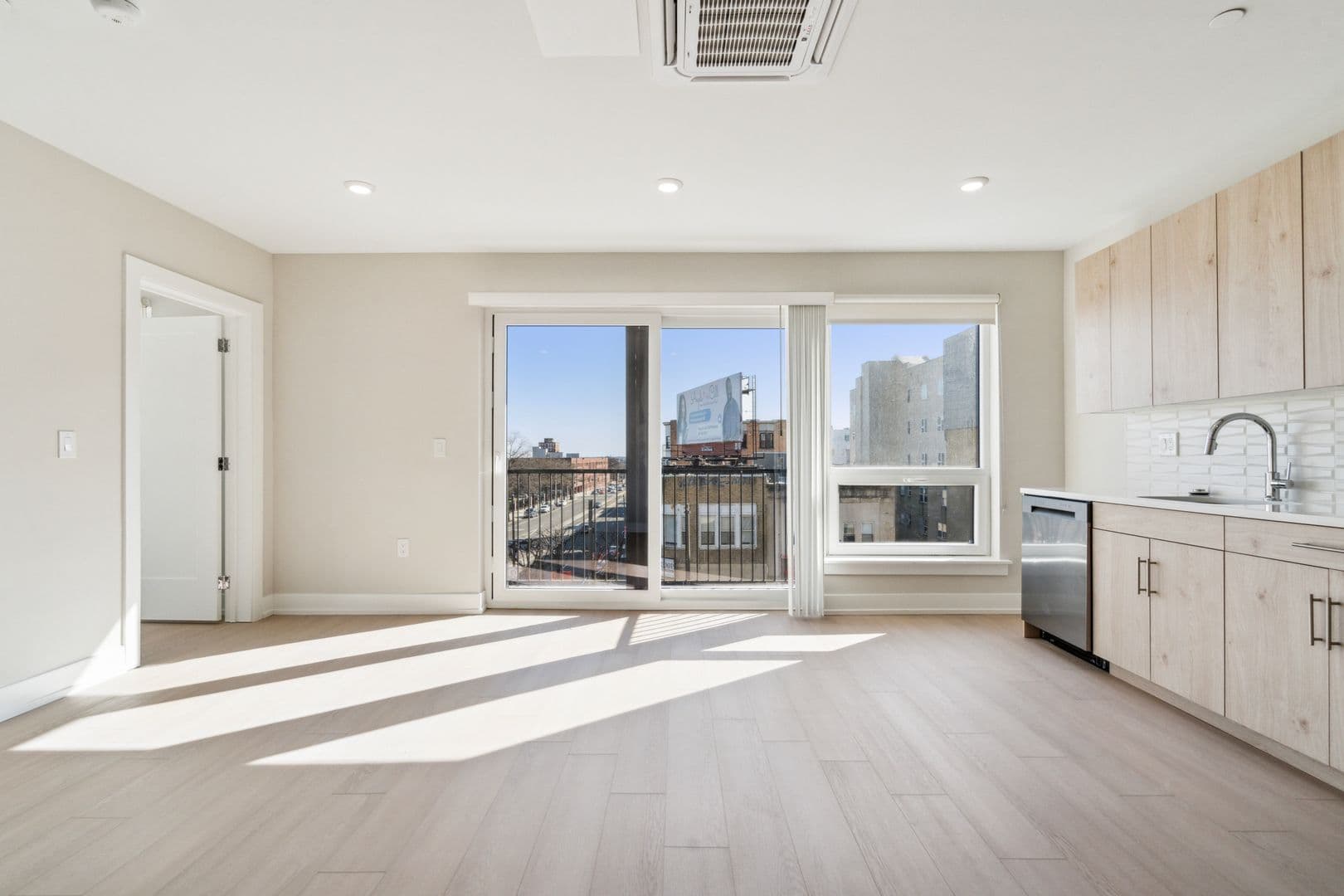 Philadelphia Apartment: 922 N Broad Street