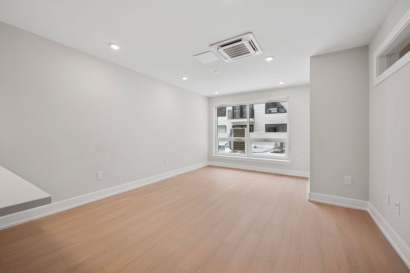 Philadelphia Apartment: 922 N Broad Street