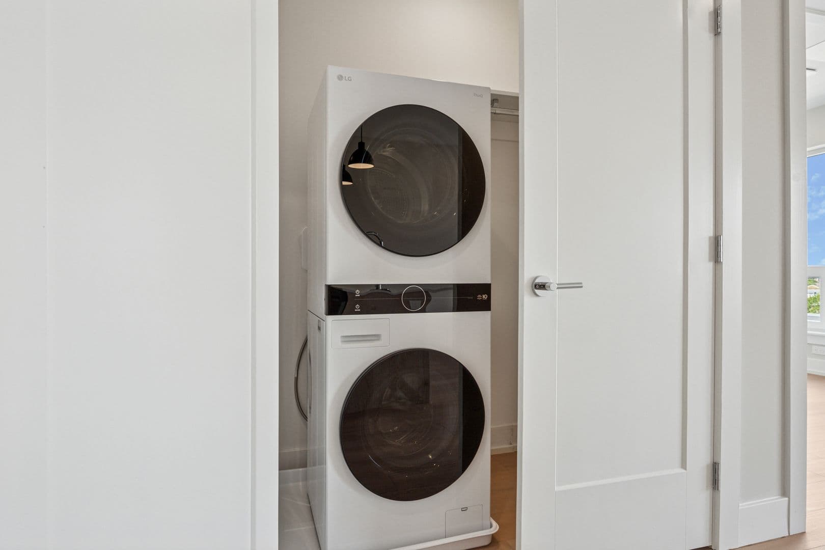 Philadelphia Apartment: 922 N Broad Street