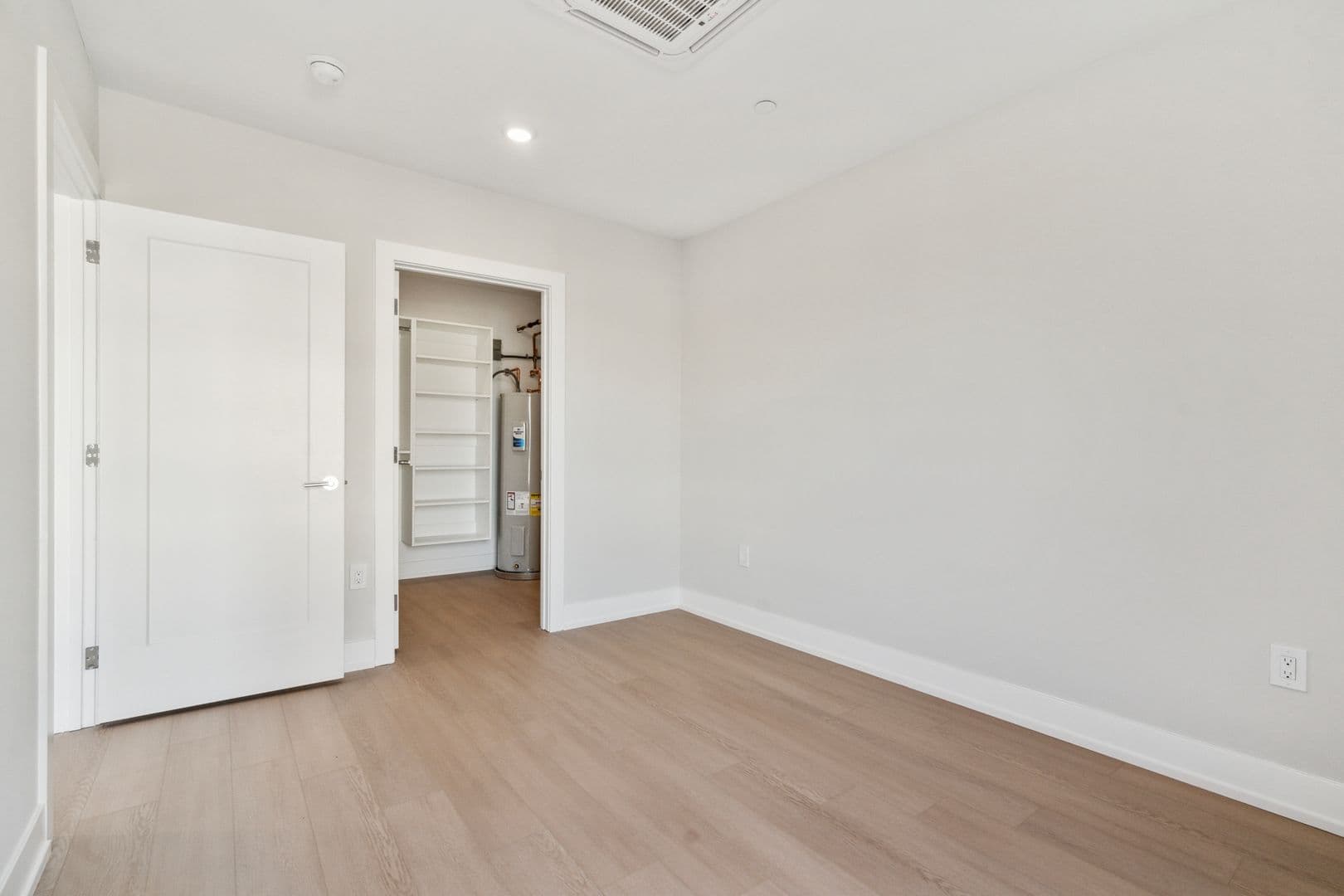 Philadelphia Apartment: 922 N Broad Street