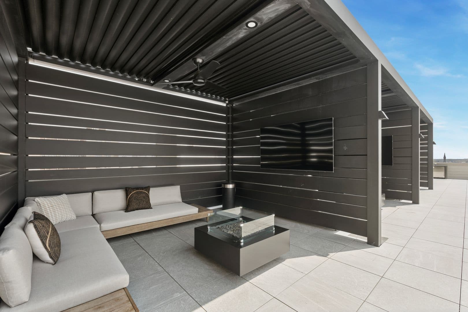 Philadelphia Apartment: 922 N Broad Street