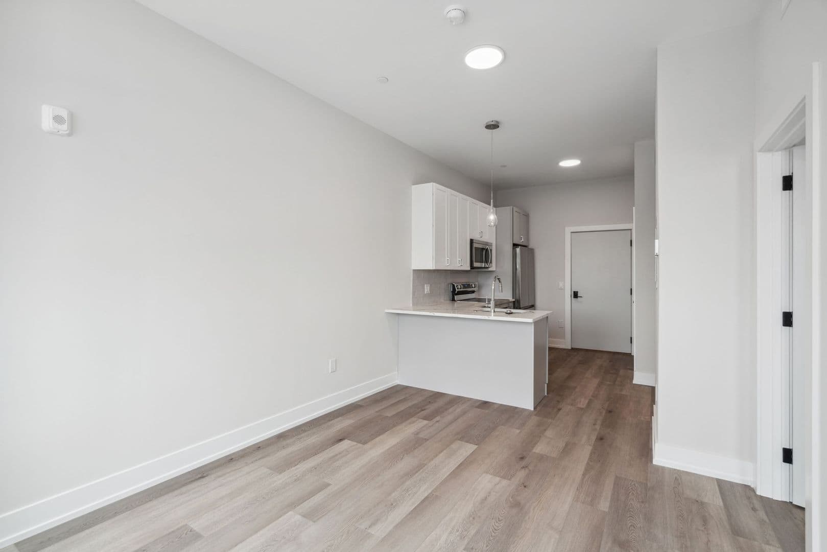 Philadelphia Apartment: 342 W Girard Ave