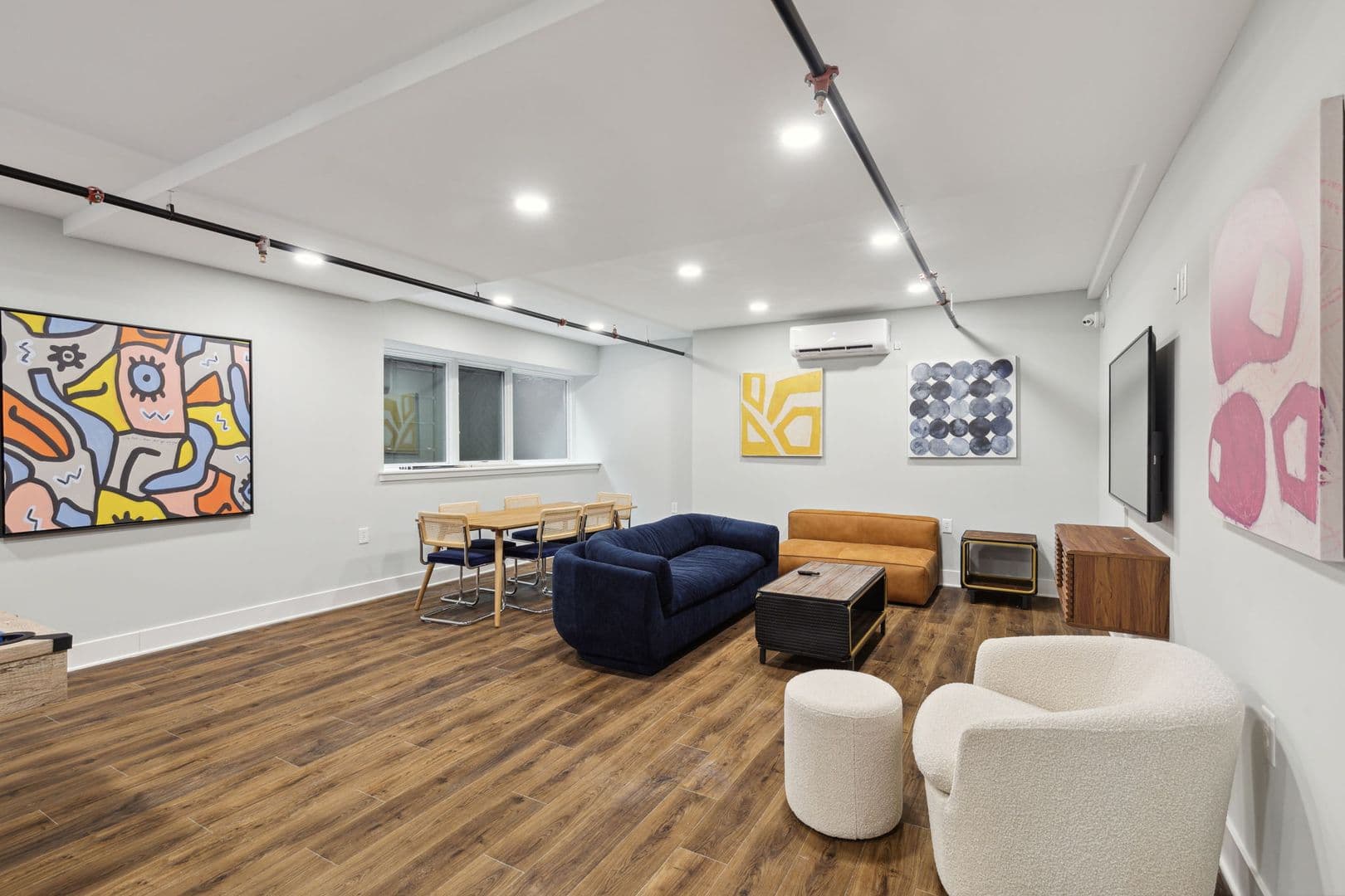 Philadelphia Apartment: 1701 Federal Street