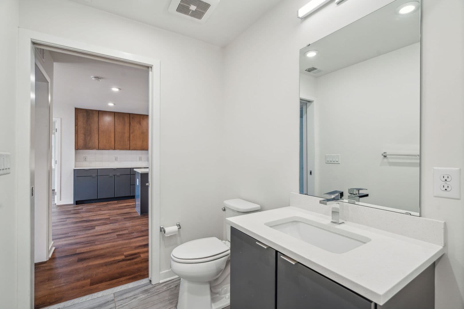 Philadelphia Apartment: 2501 Washington Avenue