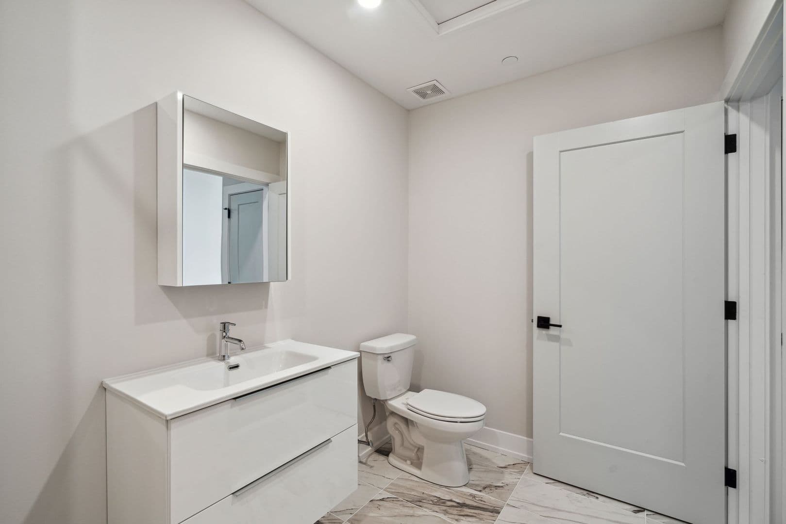 Philadelphia Apartment: 342 W Girard Ave