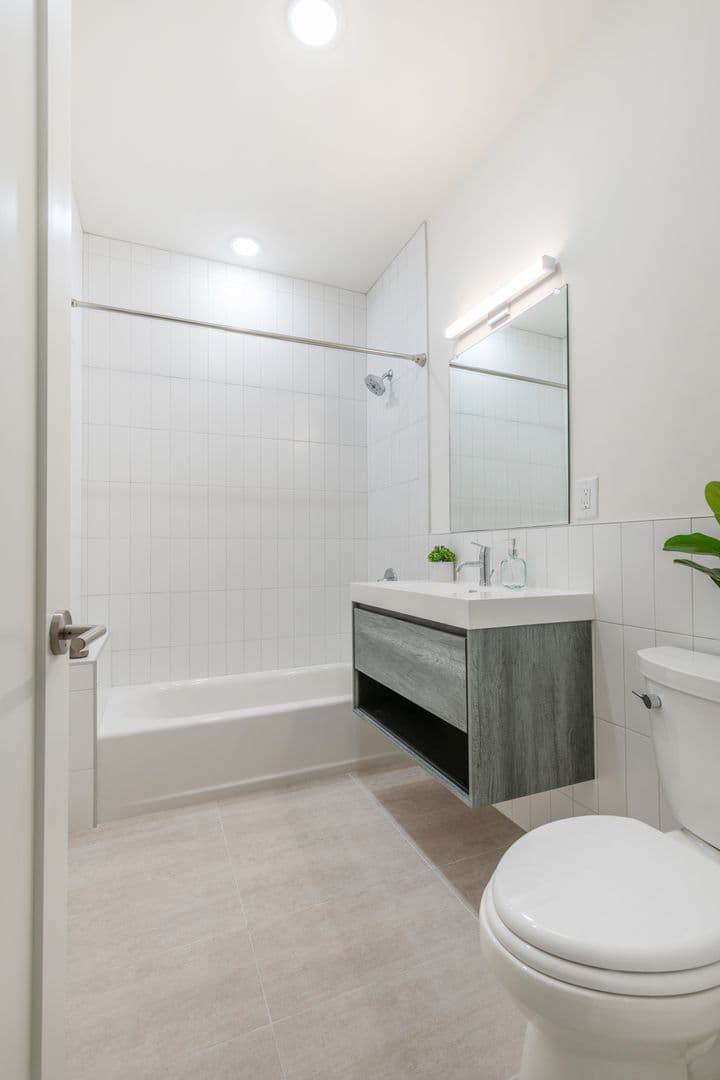 Philadelphia Apartment: 833 Wharton Street