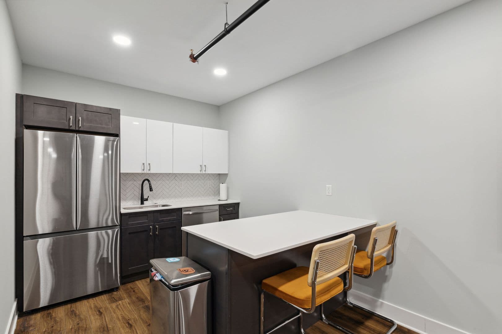 Philadelphia Apartment: 1701 Federal Street