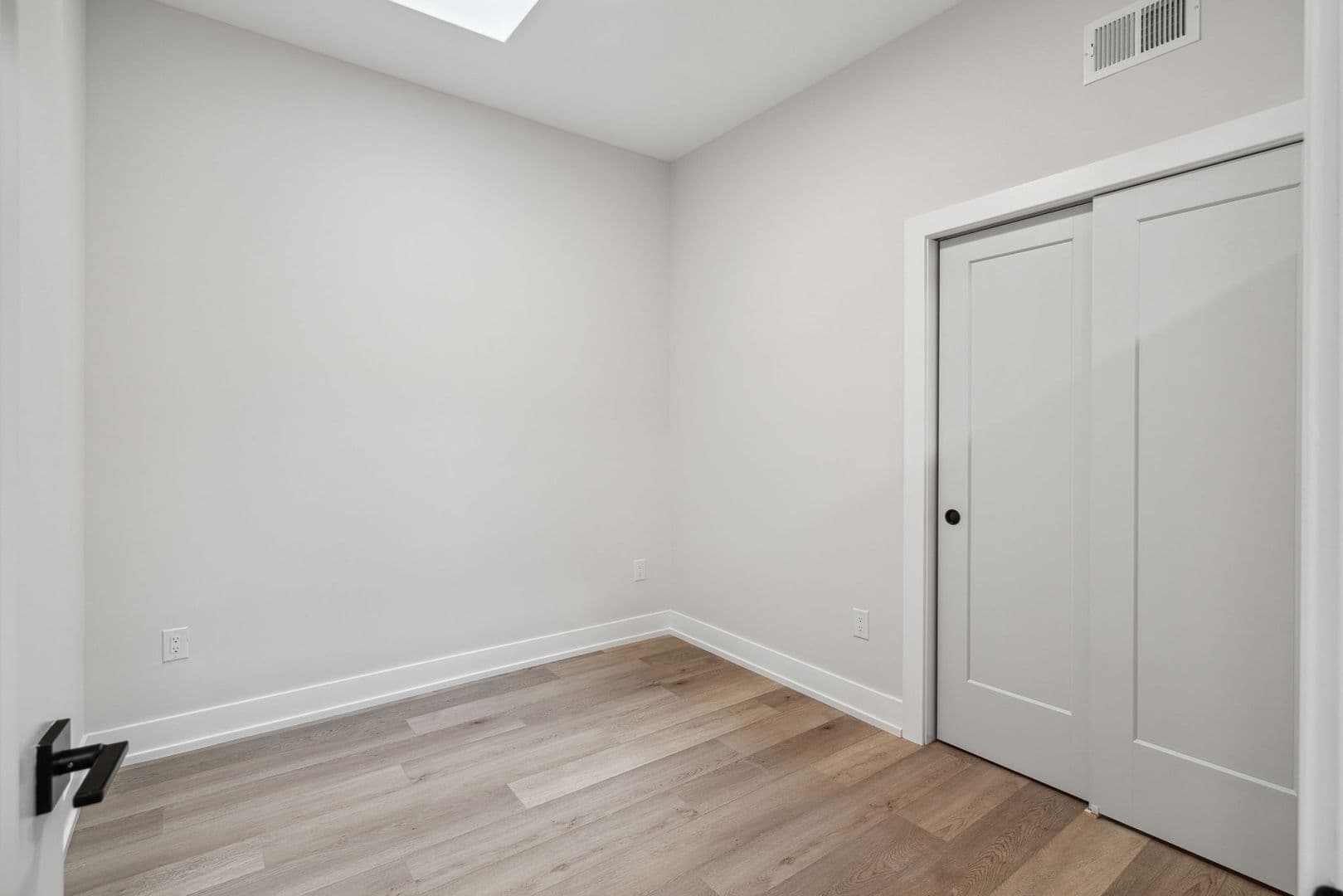 Philadelphia Apartment: 342 W Girard Ave