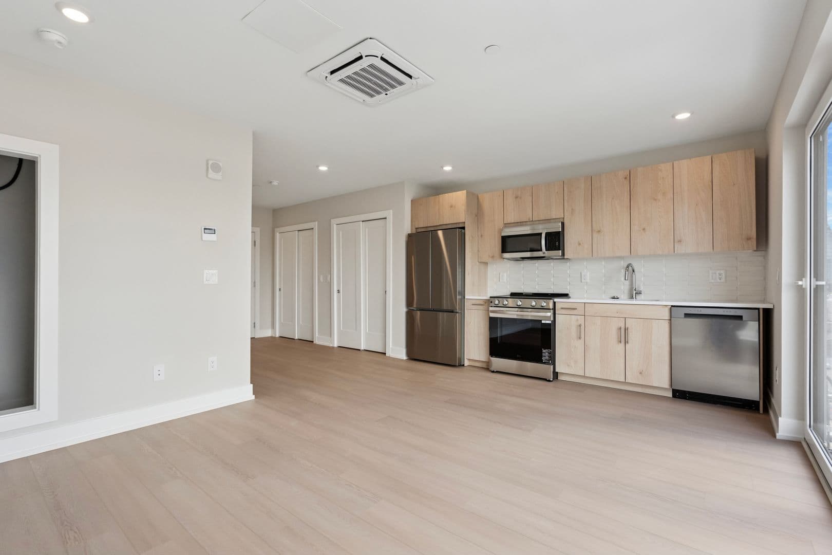 Philadelphia Apartment: 922 N Broad Street