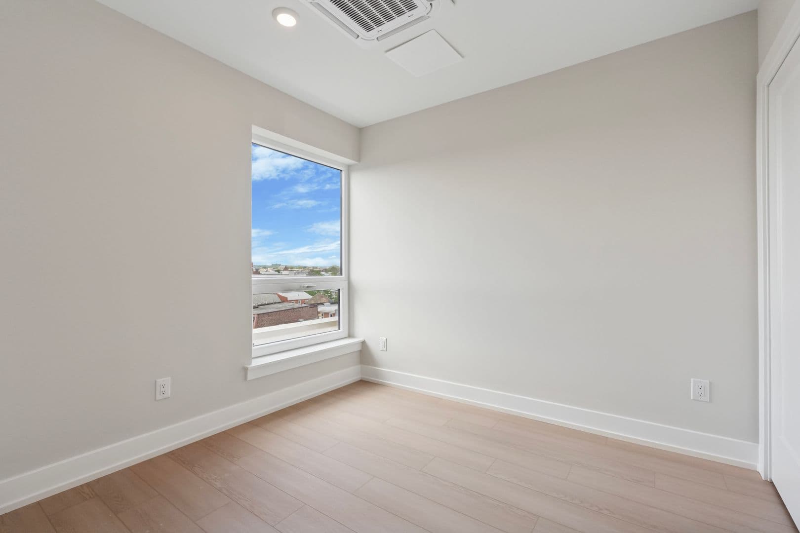 Philadelphia Apartment: 922 N Broad Street