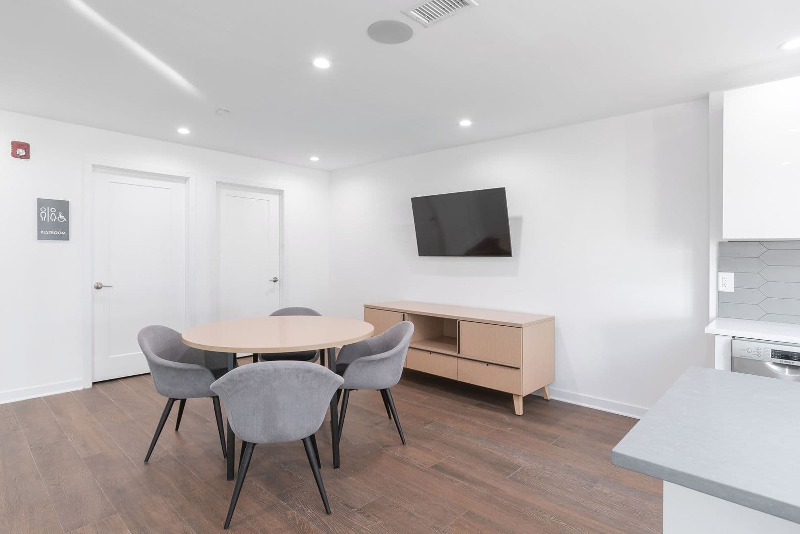 Philadelphia Apartment: 2501 Washington Avenue