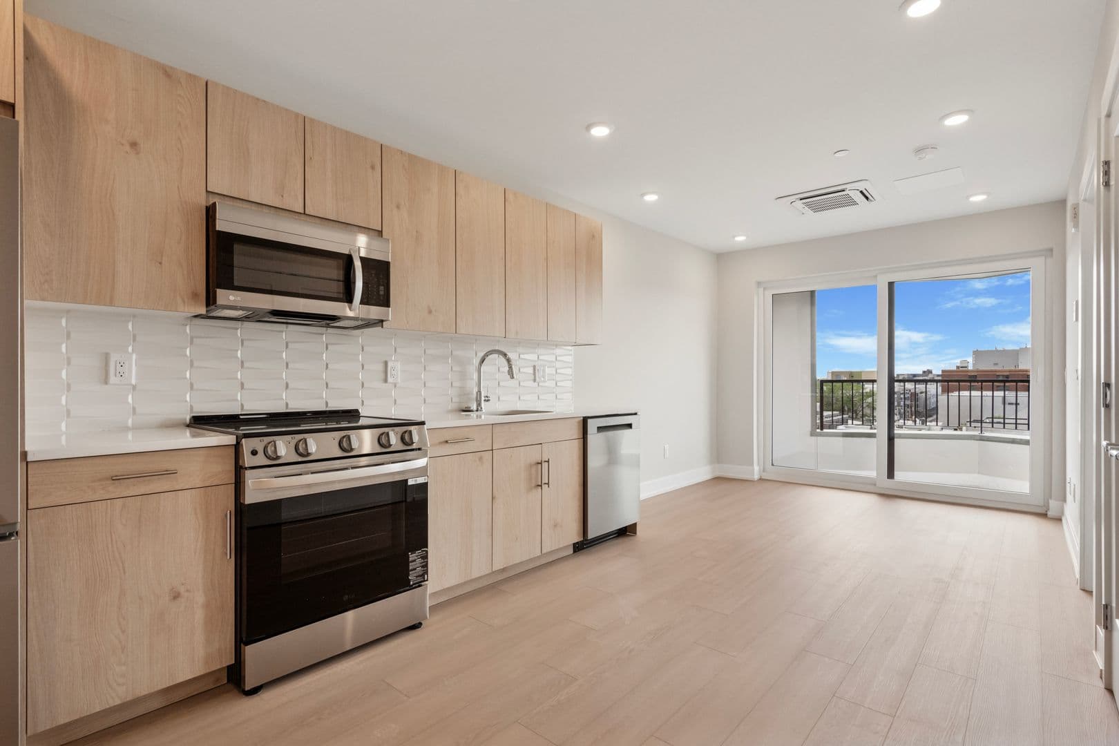 Philadelphia Apartment: 922 N Broad Street