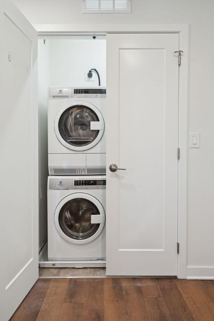 Philadelphia Apartment: 2501 Washington Avenue