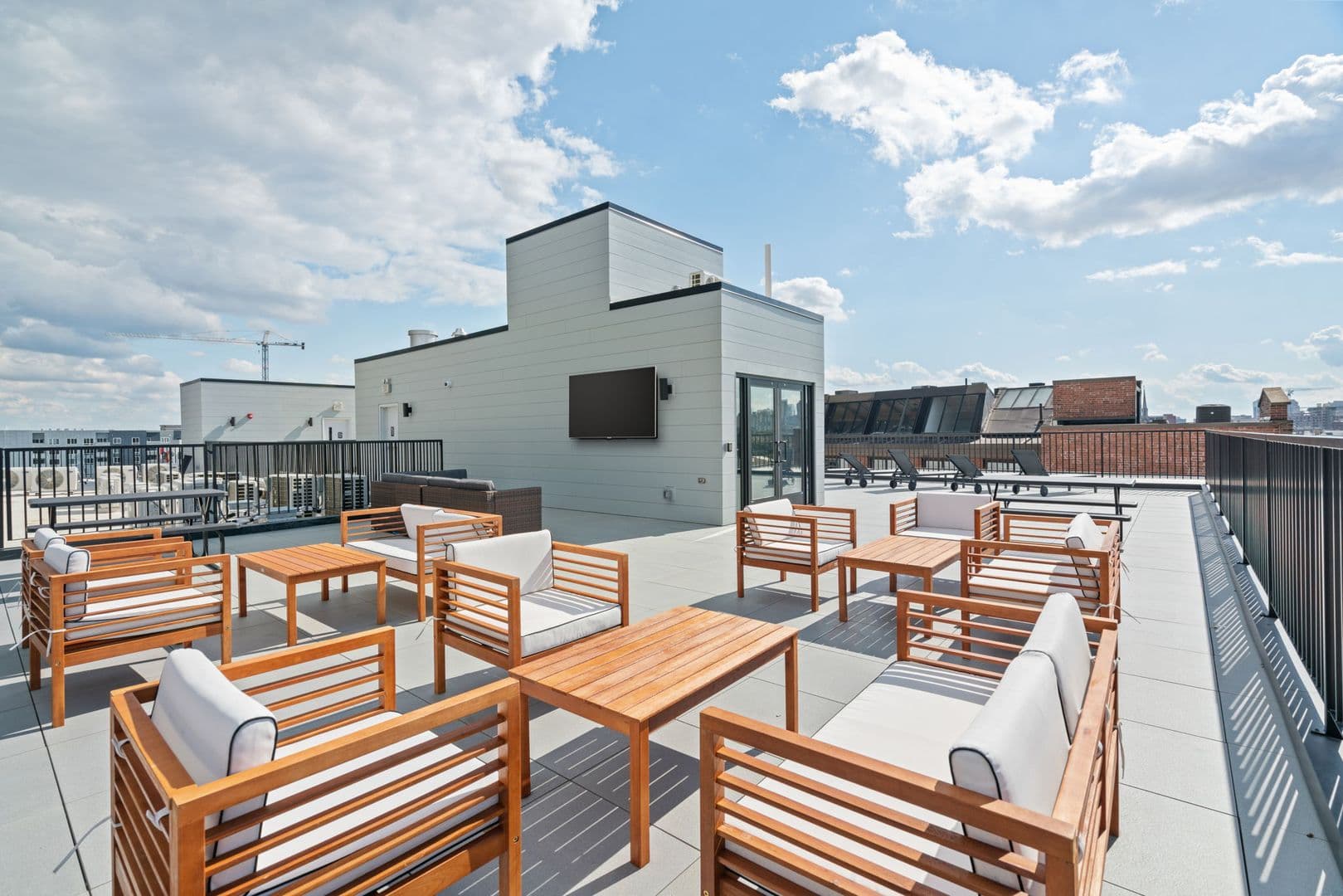 Philadelphia Apartment: 342 W Girard Ave