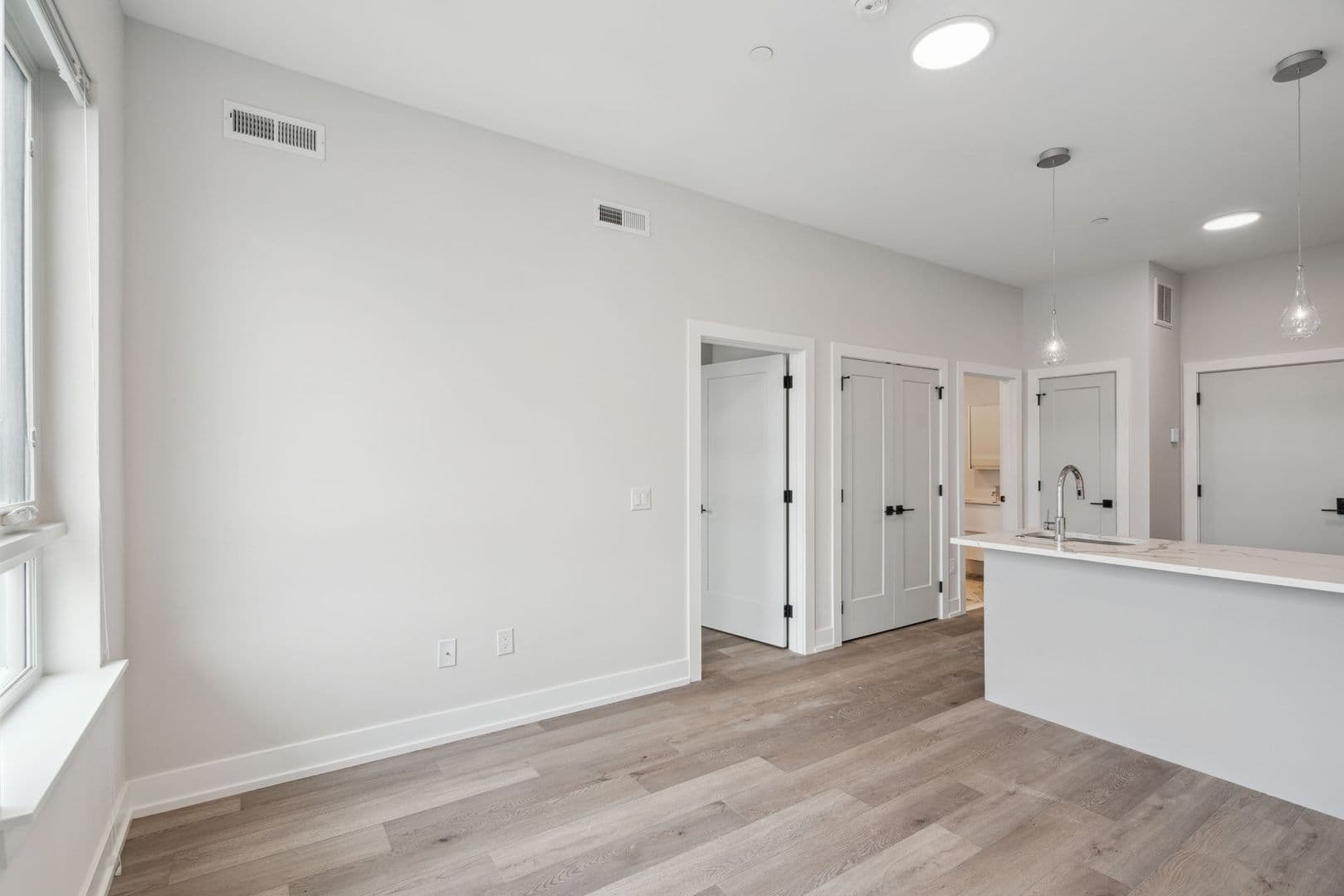 Philadelphia Apartment: 342 W Girard Ave