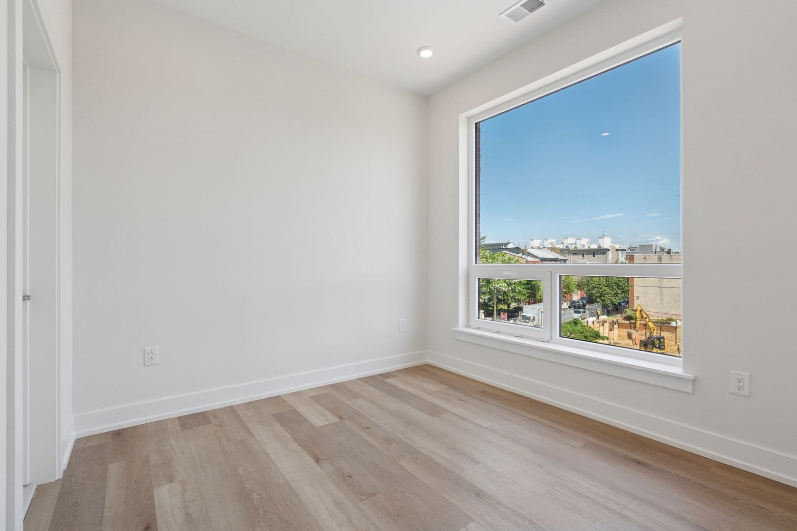 Philadelphia Apartment: 130 W Girard Avenue