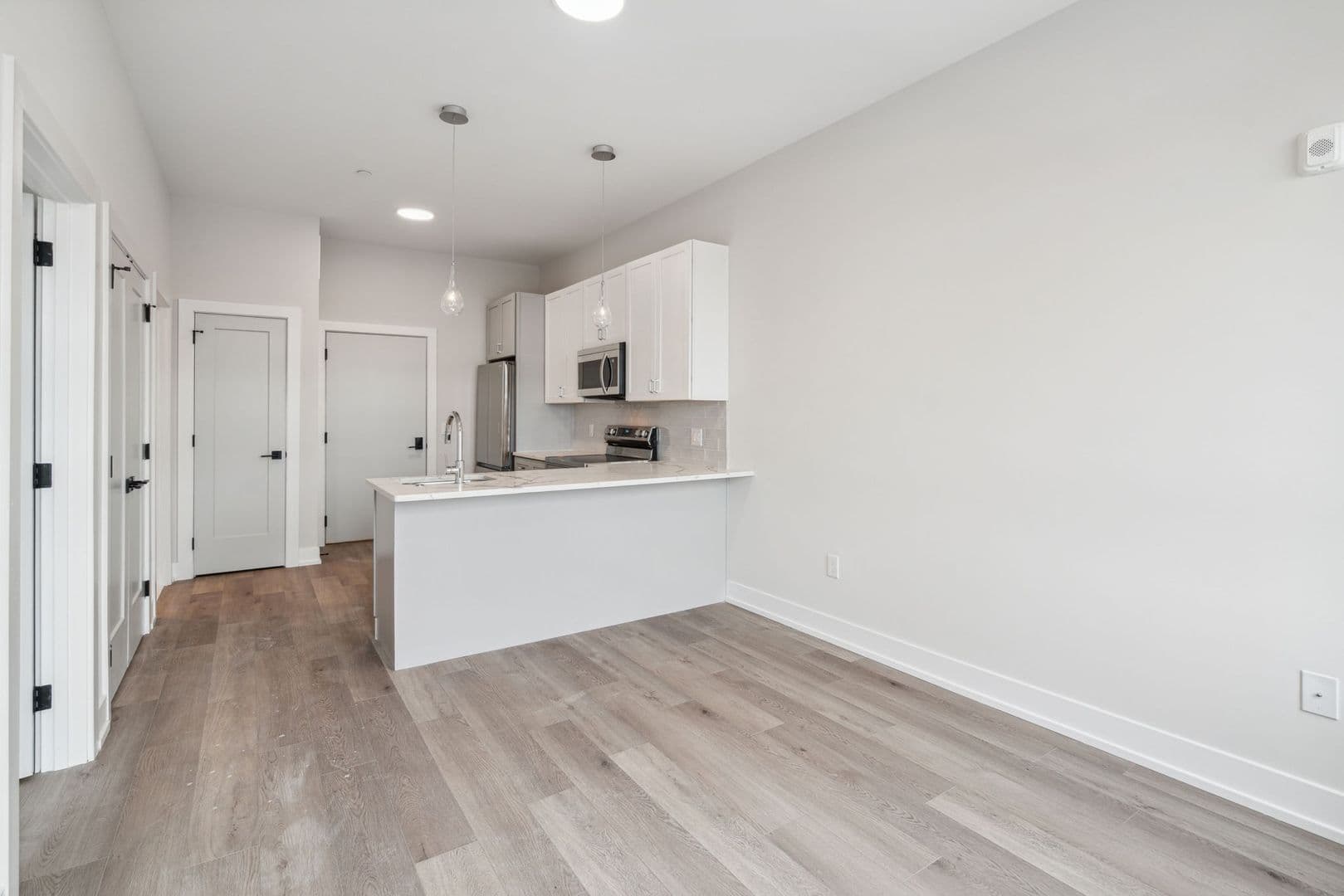 Philadelphia Apartment: 342 W Girard Ave