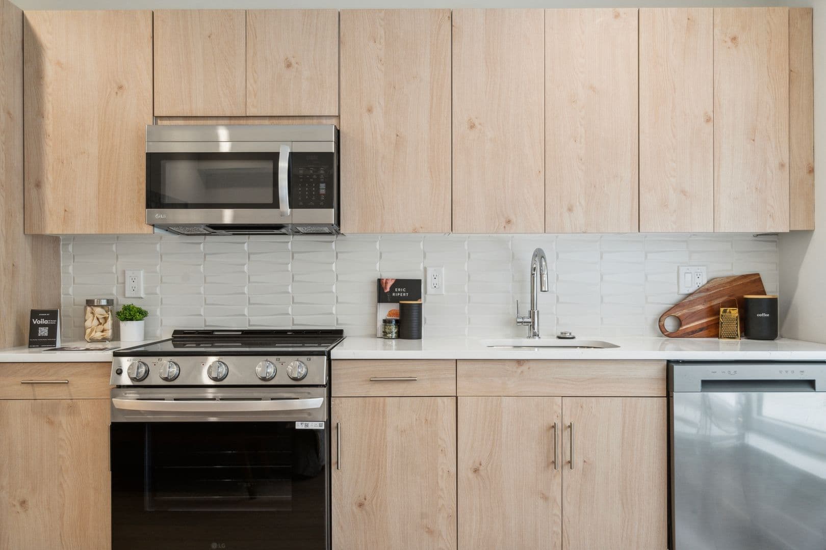 Philadelphia Apartment: 922 N Broad Street