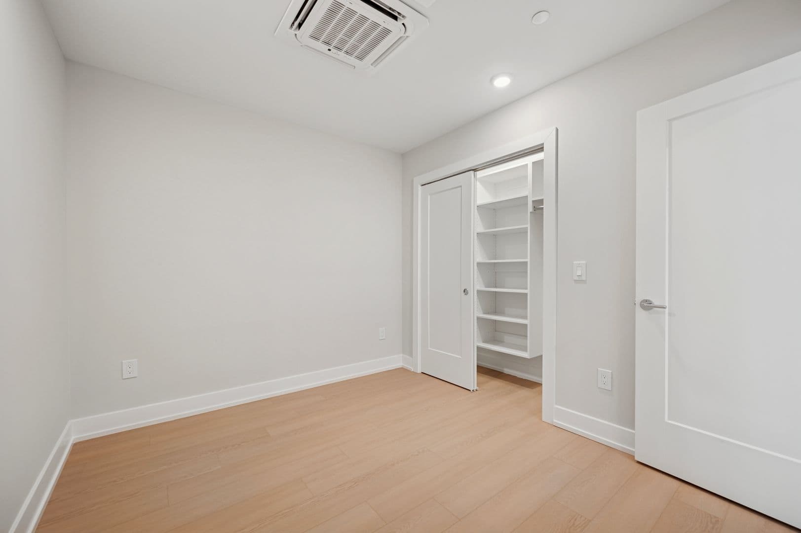 Philadelphia Apartment: 922 N Broad Street