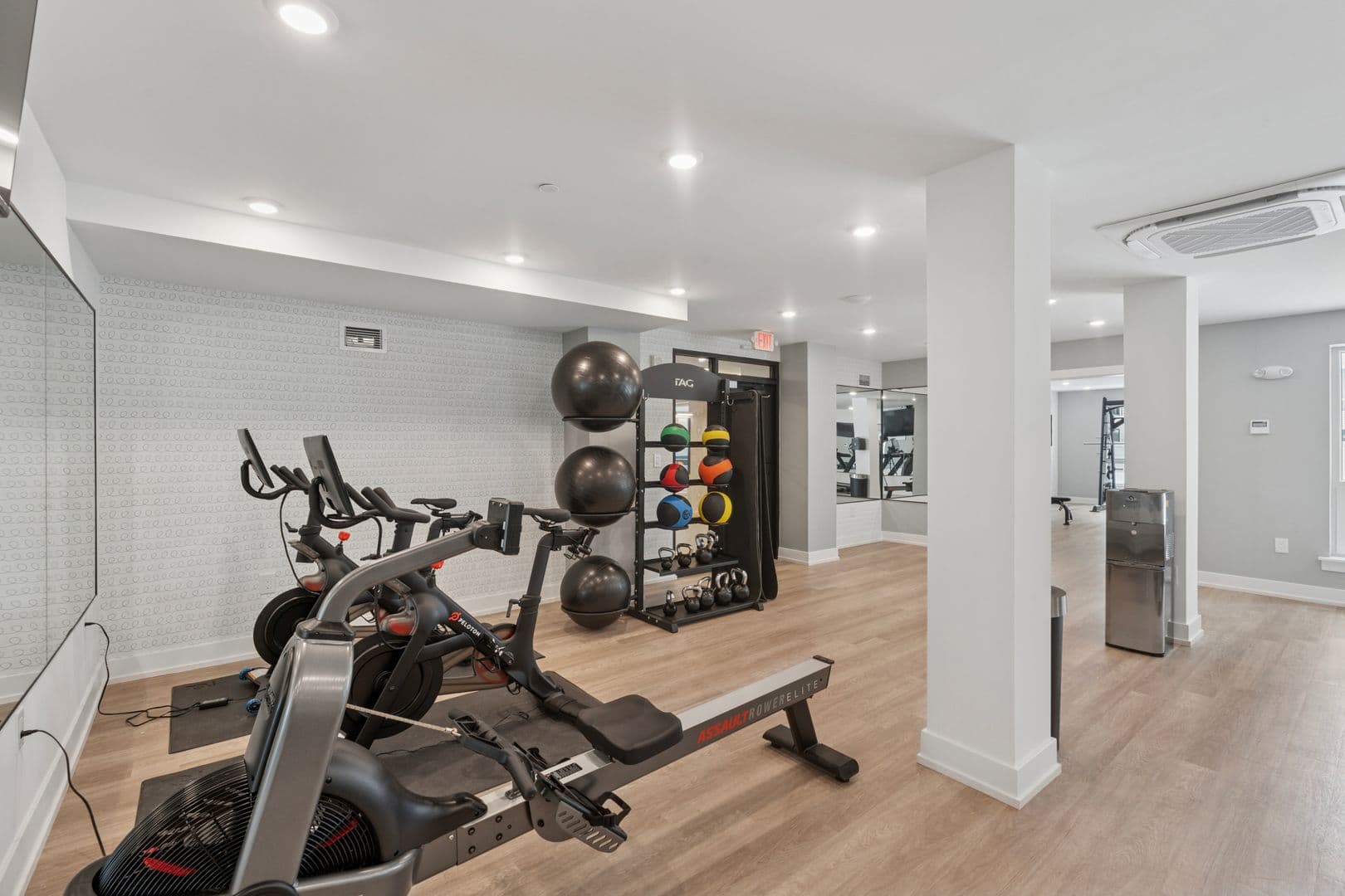 Philadelphia Apartment: 922 N Broad Street